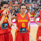 Sofía Galerón -izquierda- refleja la decepción vivida junto aCarla López y  Ainhoa Lacorzana, ayer.-FIBA
