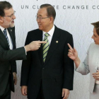 Mariano Rajoy y la diplomática mexicana Patricia Espinosa conversan en presencia del secretario general de la ONU, Ban Ki-moon, durante la llegada de mandatarios a la cumbre de Marraquech.-EFE / MARISCAL