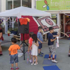 Los más pequeños experimentaron con juegos y talleres que se llevaron a cabo en la plaza Cristóbal Colón.-SANTI OTERO