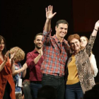 Pedro Sánchez y la exministra Carmen Calvo, en una imagen de archivo.Pedro Sánchez y la exministra Carmen Calvo, en una imagen de archivo.-/ EFE / CARLOS BARBA