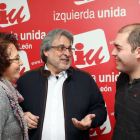 El coordinador autonómico de IU, José María González, el coordinador local de IU en Ávila, Jorge Nieto, y la portavoz de IU en el Ayuntamiento de Miranda de Ebro, Conchi Ortega-Ical