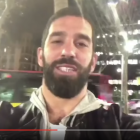 Arda Turan muestra su apoyo a ampliar los poderes de Erdogan.-