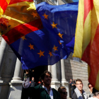 Los Mossos desalojan a Álvaro de Marichalar de la Plaza Sant Jaume.-ATLAS
