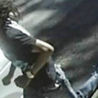 Fotograma del vídeo en el momento justo antes de que el sospechoso empiece a disparar.-
