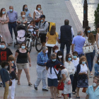 Imagen de ciudadanos en Burgos con mascarillas. RAÚL G. OCHOA