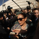 Isabel Pantoja sale de la Audiencia de Málaga, en abril del 2013.-Foto: REUTERS / JON NAZCA