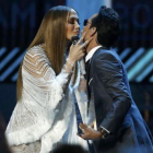 Jennifer Lopez y Marc Anthony durante su actuación en los Grammy latinos.-REUTERS / MARIO ANZUONI