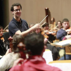 Fernando Velázquez, ayer durante el ensayo matutino con la OSBu en el Fórum.-Raúl Ochoa