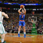 El base español de los New York Knicks José Manuel Calderón lanzando en el encuentro ante los Celtics disputado en el TD Garden.-NY KNICKS