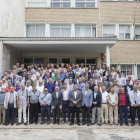 Foto de familia a la entrada de la residencia Gil de Siloé.-SANTI OTERO