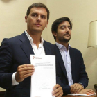Toni Roldán, a la derecha de Albert Rivera. / DAVID CASTRO-DAVID CASTRO
