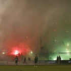Aspecto del Apostolos Nikolaidis Stadium, el domingo pasado, durante el derbi entre el Panathinaikos y el Olympiacos.-Foto: REUTERS / KOSTAS TSIRONIS