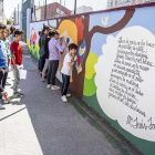 Los ‘mayores’ tuvieron la oportunidad de crear un recuerdo de su paso por el centro.-SANTI OTERO