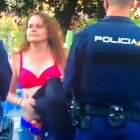 La seguidora y la policía.-TWITTER