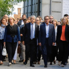 Francesc Homs llega a declarar ante el TS aropado por Artur Mas, el pasado 19 de septiembre.-JUAN MANUEL PRATS