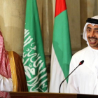 Los ministros de Exteriores de Arabia Saudí y de los Emiratos, tras la reunión en El Cairo sobre el bloqueo a Qatar.-REUTERS / KHALED ELFIQI