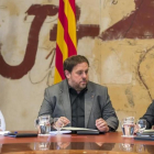 Neus Munté, Oriol Junqueras y Carles Puigdemont, en una reunión del Consejo Ejecutivo.-FERRAN SENDRA