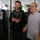 Dos concejales abren el Ayuntamiento de Badalona el 12 de octubre.-ELISENDA PONS