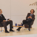 Luis Díaz Viana (d.) charló con Ernesto Escapa en la primera sesión del ciclo ‘Los mejores de los nuestros’.-Israel L. Murillo