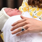 Carlota Isabel Diana en brazos de su madre, la princesa Catalina.-Foto: BEN STANSALL / AFP