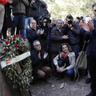 Pedro Sánchez, durante su visita a las fosas comunas del cementerio de Paterna, este lunes.-MIGUEL LORENZO