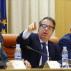 Serrano, director general de la DGT, junto a Benito Salcedo, general jefe de la Guardia Civil, el pasado enero.-AGUSTÍN CATALÁN
