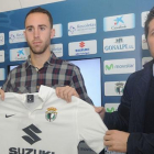 De izquierda a derecha, José Luis García, Odei Onaindia y Nacho Fernández tras la presentación del futbolista vizcaíno.-ISRAEL L. MURILLO