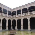 Claustro interior del Palacio de Avellaneda en Peñaranda de Duero.-ECB