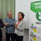 Roberto Saiz, Luis Marcos y Esperanza Orellana charlan en las instalaciones del Campus Vena de la UBU.-ICAL