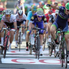 Keukeleire se impone al esprint en Bilbao.-AFP / JOSÉ JORDAN