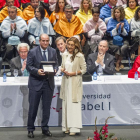 Francisco Pardo Piqueras recibió una placa de reconocimiento.-SANTI OTERO