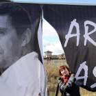 Concentración para reclamar la libertad de Otegi frente a la cárcel de Logroño, en enero del 2012.-EFE / ABEL ALONSO