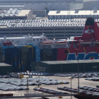 Interior cubre con lonas los dibujos de Piolín en los barcos del puerto-JORDI COTRINA