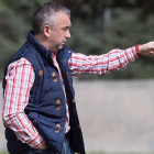Dani Santos da instrucciones a sus jugadores durante un partido-ECB