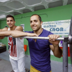 Junior Santana e Iván García Rueda posan en el gimnasio de El Plantío.-RAÚL OCHOA