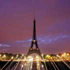 La Toerre Eiffel.-Foto: EFE / OLIVER WEIKEN