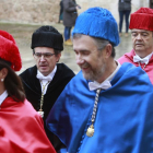 El rector, en el centro, entre Elena Vicente y Manuel Pérez Mateos.-RAÚL G. OCHOA