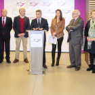 Foto de familia de los representantes de las asociaciones subvencionadas junto al director de la Fundación Caja de Burgos, Rafael Barbero.-ISRAEL L. MURILLO