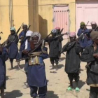 Una de las imágenes distribuidas por Boko Haram de un campo de entrenamiento militar para niños.-