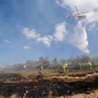 Los agentes forestales atajaron este fuego cerca del pinar de Cótar con la ayuda de bomberos.-ISRAEL L. MURILLO