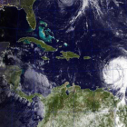 Imágenes de satélite de los huracanes José (en el Atlántico) y María (en el Caribe).-US NAVY HANDOUT