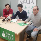 José Daniel Grijalvo, Esteban Martínez y Eliseo Martínez, ayer, en la sede de Asaja en Burgos.-D.S.M.