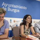 Jesús Ortego, Gloria Bañeres y Vicente Marañón, ayer, en su repaso a su primer año en el Ayuntamiento.-SANTI OTERO