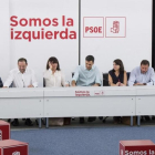 Reunión de la ejecutiva del PSOE este lunes, con Núria Parlon (segunda por la izquierda) y Óscar Puente (tercero por la derecha).-EFE / LUCA PIERGIOVANNI