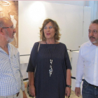 Carlos Alonso Maté, Montserrat Aparicio y José Ortega en la inauguración.-ECB