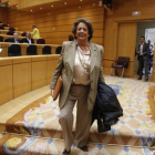Rita Barberá acude a un pleno del Senado.-AGUSTÍN CATALÁN
