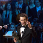 Raúl Arévalo, con el Goya al mejor director novel por 'Tarde para la ira', que consiguió otros tres premios más, entre ellos, el premio a la mejor película y guion original.-DAVID CASTRO