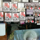 La sede de Podemos Xixón, empapelada con carteles considerados fascistas.-