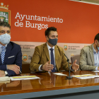 Vicente Marañón, Daniel de la Rosa y David Jurado, durante la presentación de la modificación presupuestaria para incorporar los remanentes de 2021. SANTI OTERO