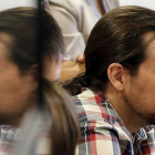 Pablo Iglesias, de espaldas a un espejo.-Foto: ANDREA COMAS / REUTERS